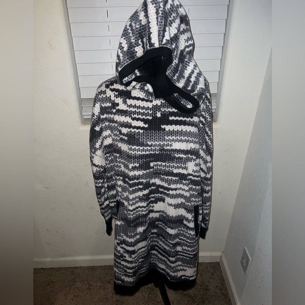 Simply Vera Vera Wang Hooded Pullover Sweater Black & White Soft Fleece